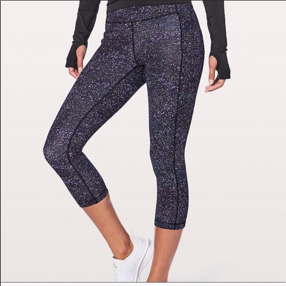 Bundle of two Lululemon speed up crop - Picture 6 of 6